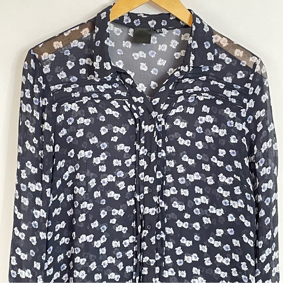 In Wear feminine floral blouse - Picture 3 of 9